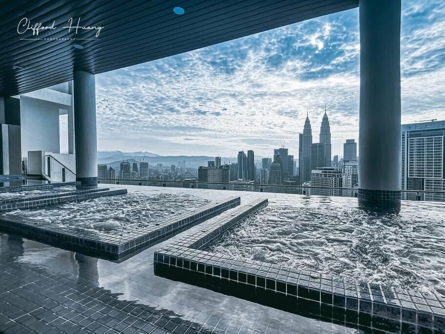 The Colony By Infinitum Best Pool View Klcc Trx Merdeka 118 Kl Tower Куала-Лумпур Экстерьер фото